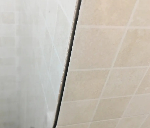 元宝山瓷砖空鼓维修公司分享阳台瓷砖脱落的修复过程可以分为以下几个步骤